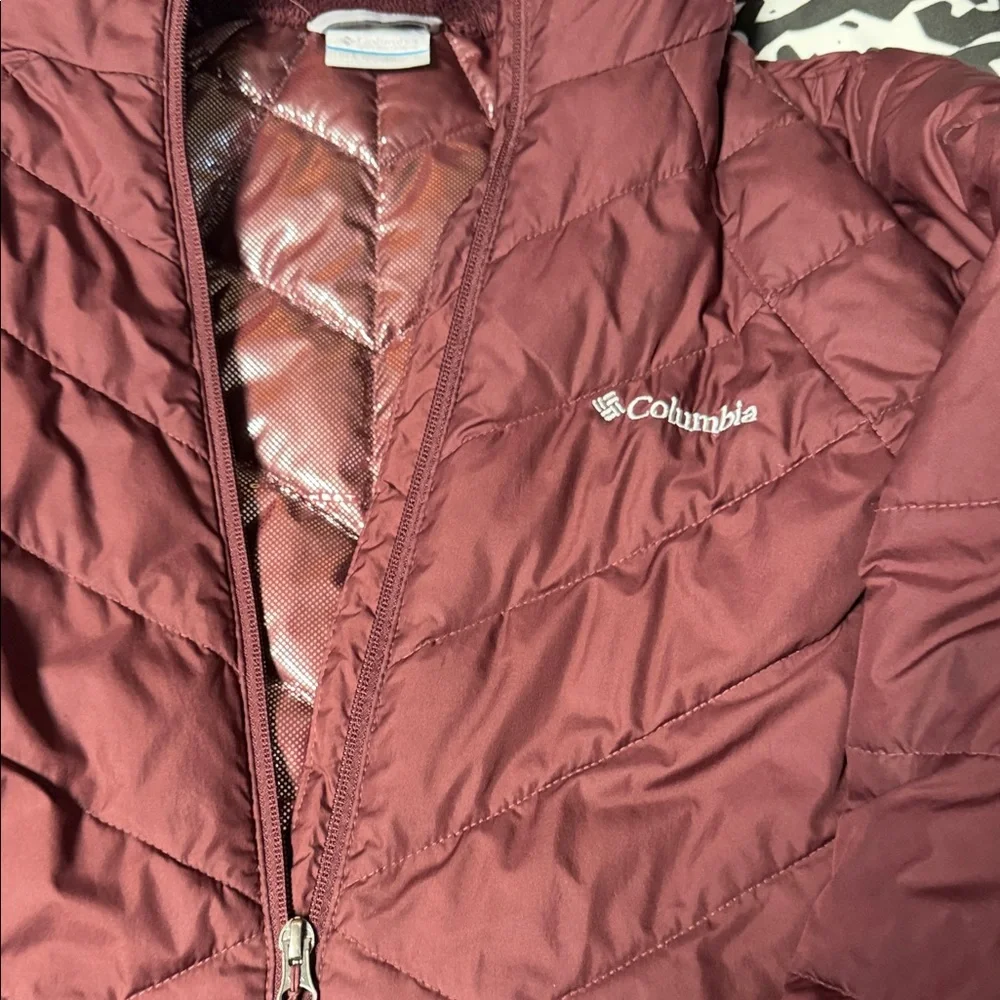 Columbia Women's Maroon Hooded Puffer Jacket - Picture 4 of 6